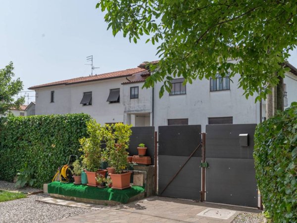 casa indipendente in vendita a Duino Aurisina in zona Sistiana
