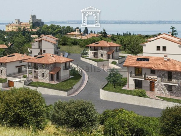 terreno edificabile in vendita a Duino Aurisina in zona Duino