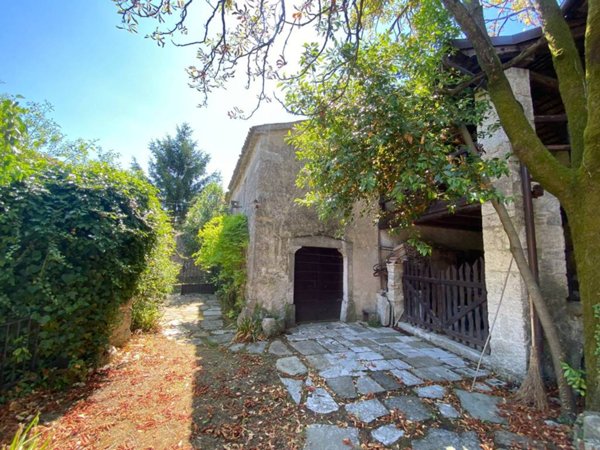 esavano in vendita a Duino Aurisina