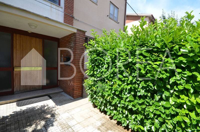 locale commerciale in vendita a Duino Aurisina in zona Sistiana