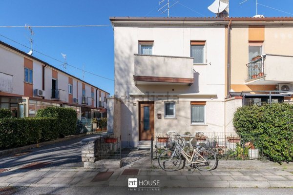 appartamento in vendita a Duino Aurisina in zona Villaggio del Pescatore