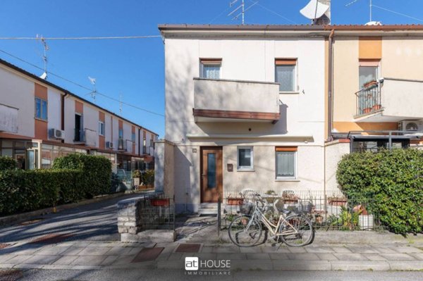 casa indipendente in vendita a Duino Aurisina in zona Villaggio del Pescatore