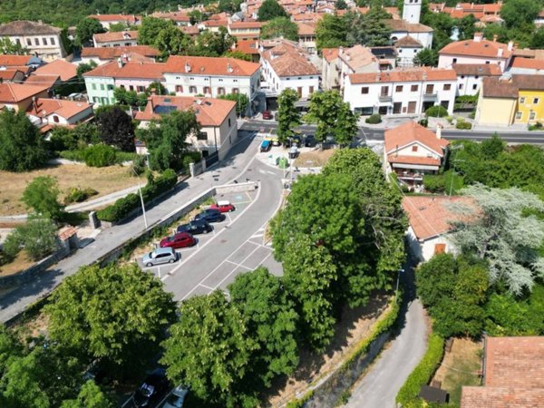 negozio in vendita a Duino Aurisina in zona Malchina