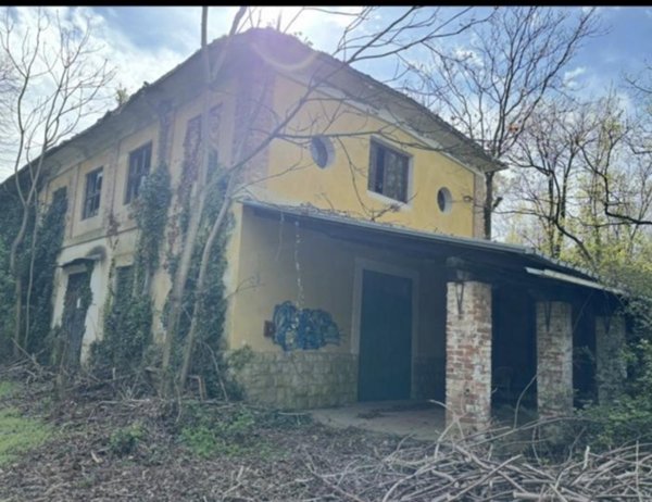 locale di sgombero in vendita a Duino Aurisina in zona Villaggio del Pescatore