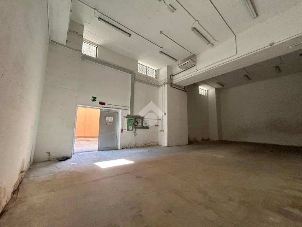 locale commerciale in vendita a Muggia