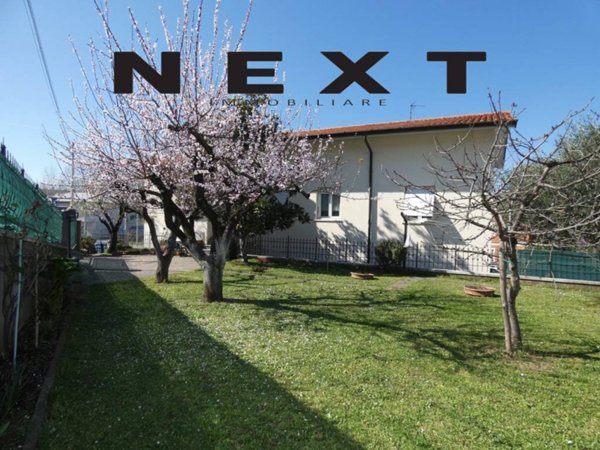 casa indipendente in vendita a Muggia in zona Aquilinia