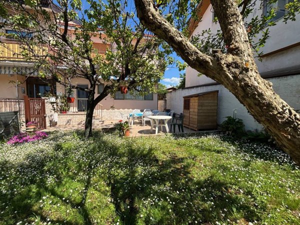 casa indipendente in vendita a Muggia in zona Aquilinia