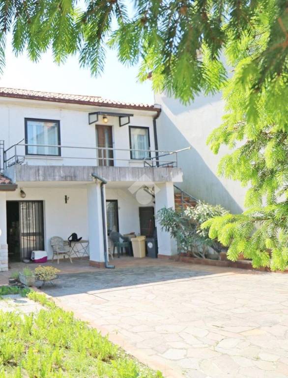 casa indipendente in vendita a Muggia in zona Santa Barbara