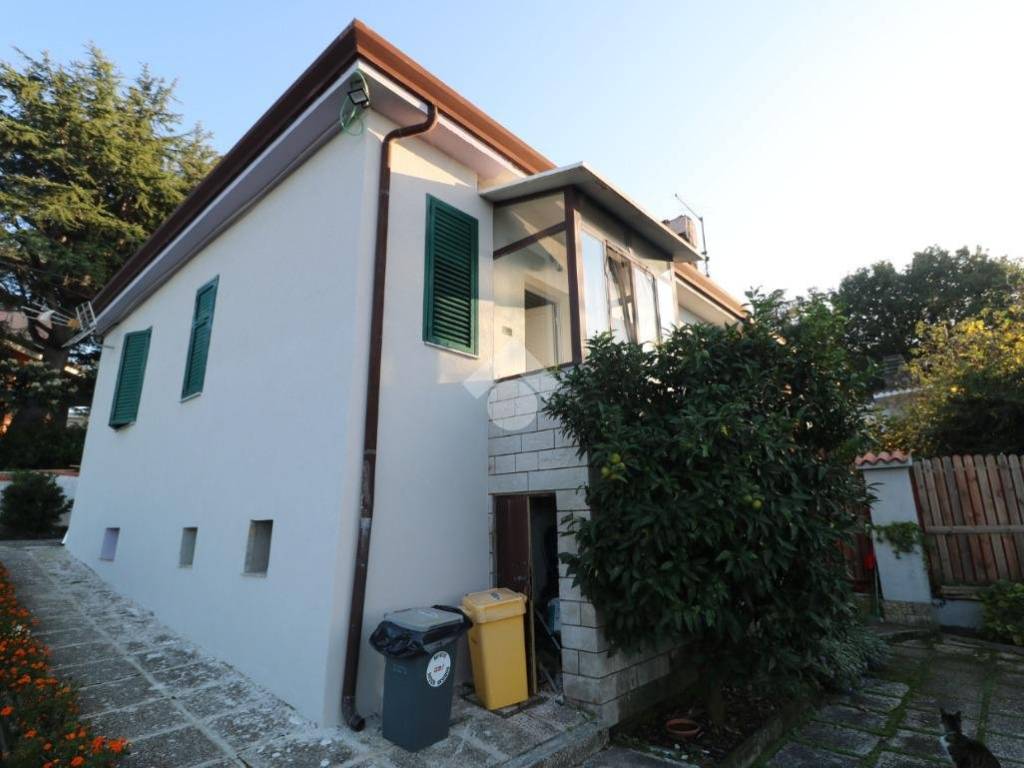 appartamento in vendita a Muggia in zona Chiampore