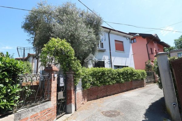 appartamento in vendita a Muggia in zona Aquilinia