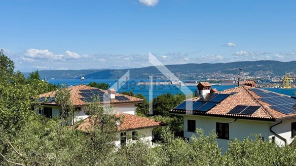 casa indipendente in vendita a Muggia in zona Chiampore