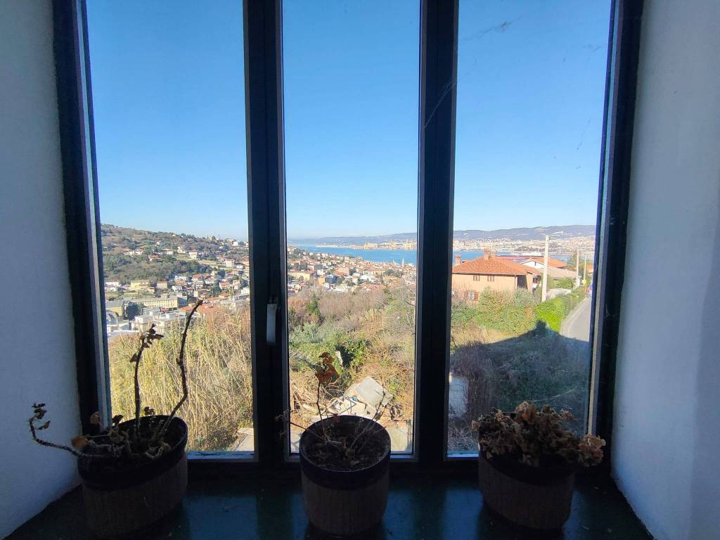 appartamento in vendita a Muggia in zona Santa Barbara