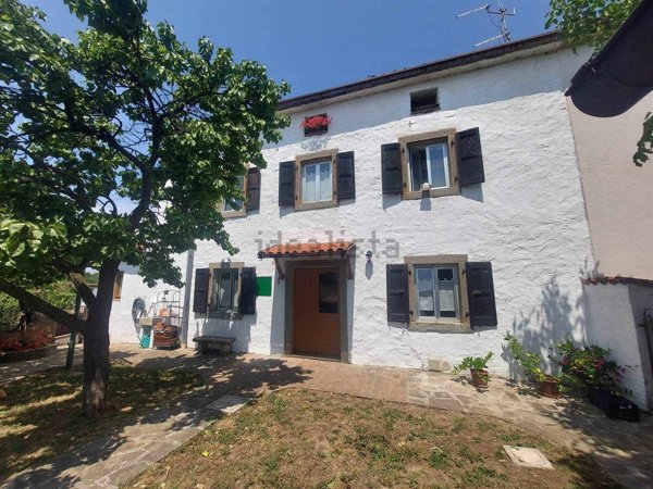 casa indipendente in vendita a Muggia in zona Santa Barbara