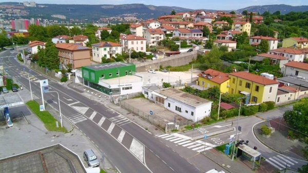 negozio in vendita a Muggia in zona Aquilinia