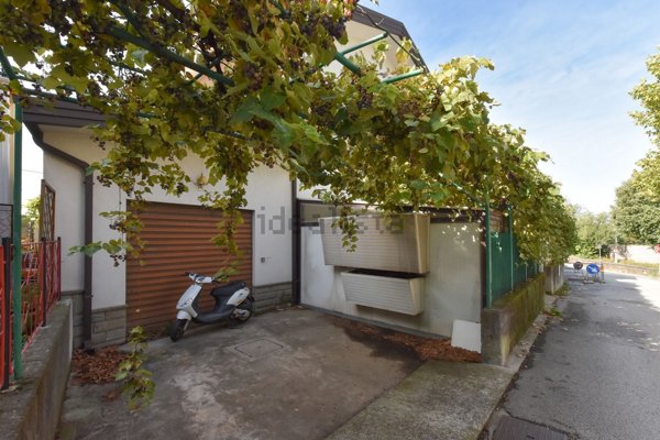 casa indipendente in vendita a Muggia in zona Aquilinia