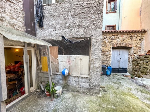 locale commerciale in vendita a Muggia