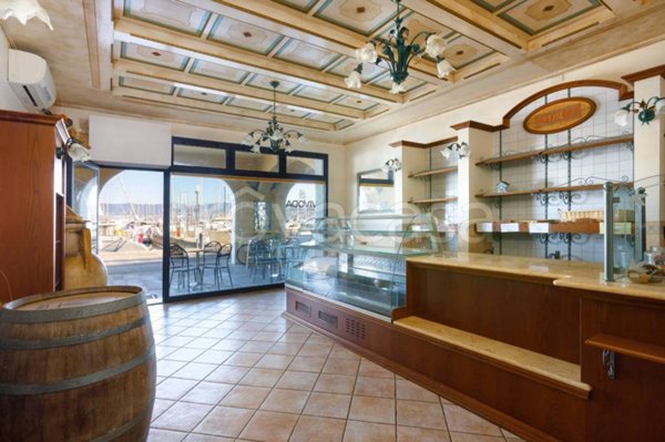 negozio in vendita a Muggia in zona Lazzaretto/San Bartolomeo