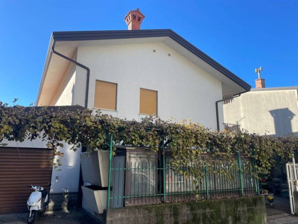 casa indipendente in vendita a Muggia in zona Aquilinia