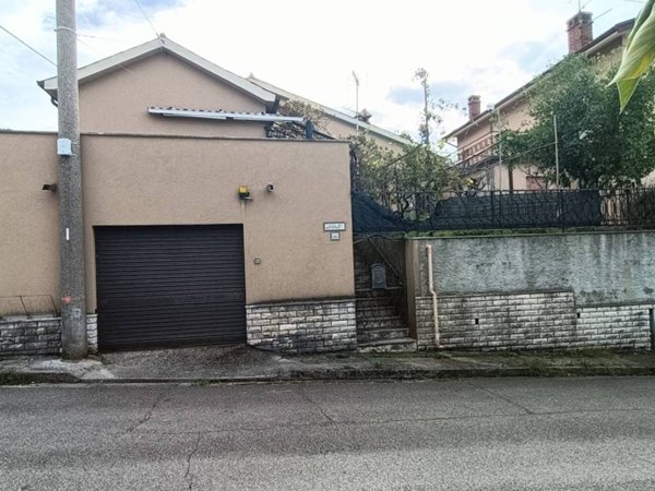 casa indipendente in vendita a Muggia in zona Aquilinia