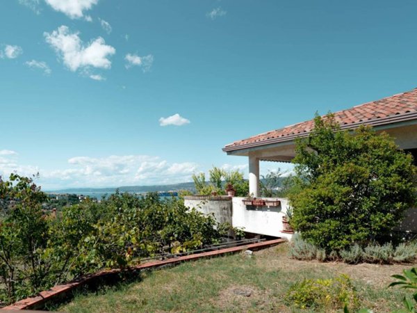 casa indipendente in vendita a Muggia in zona Santa Barbara