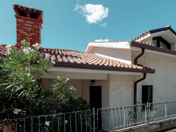 casa indipendente in vendita a Muggia in zona Santa Barbara