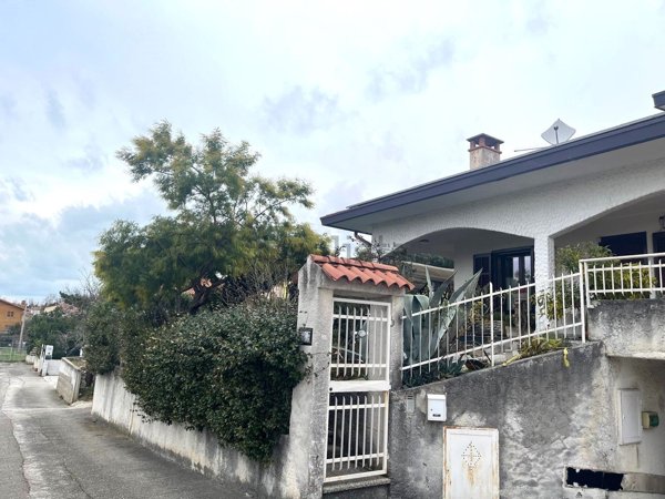 casa indipendente in vendita a Muggia in zona Aquilinia