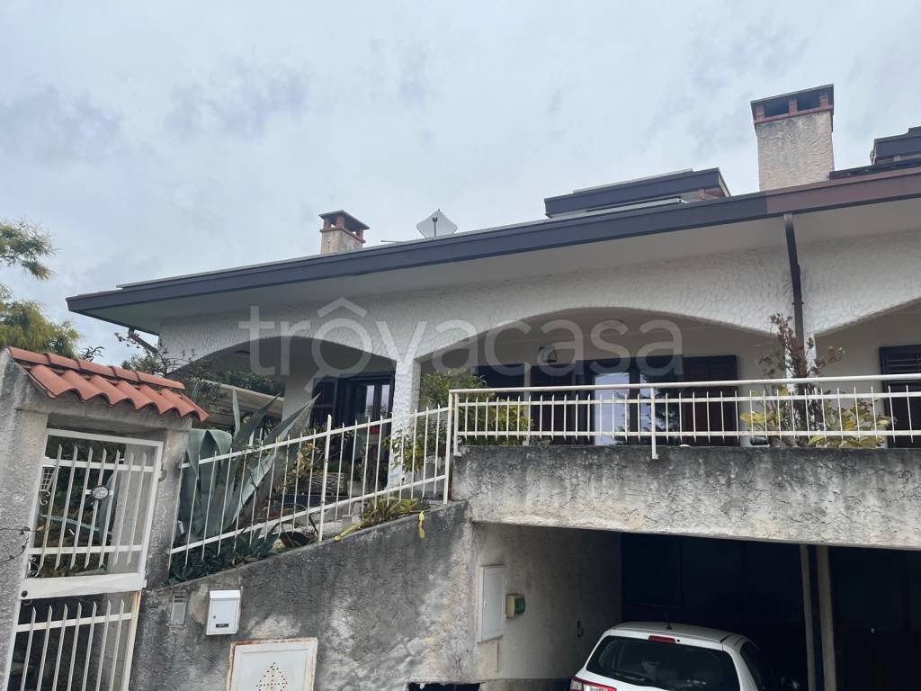casa indipendente in vendita a Muggia in zona Aquilinia