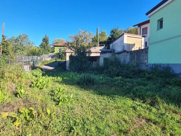 intera palazzina in vendita a Muggia in zona Aquilinia