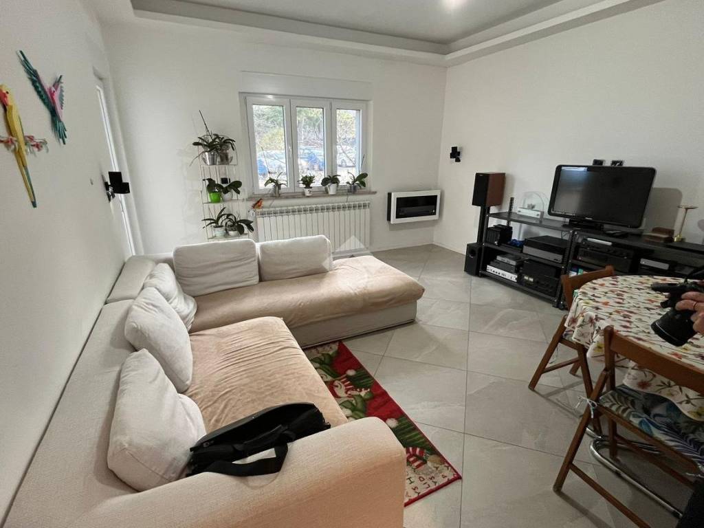 appartamento in vendita a Muggia in zona Aquilinia