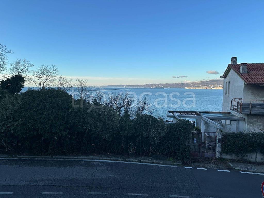 appartamento in vendita a Muggia in zona Chiampore