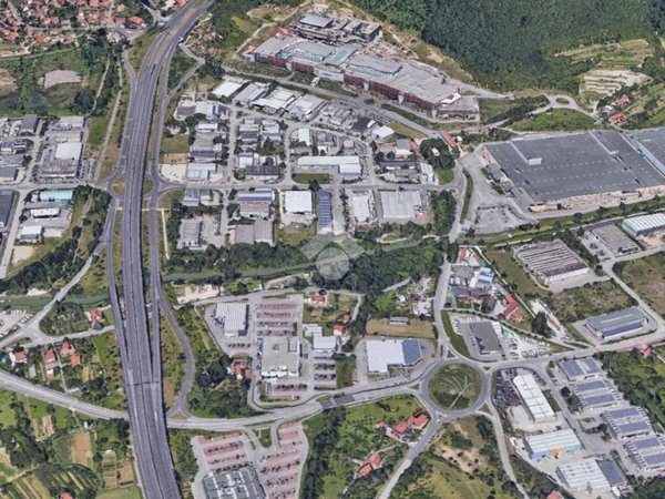 negozio in vendita a Muggia in zona Aquilinia