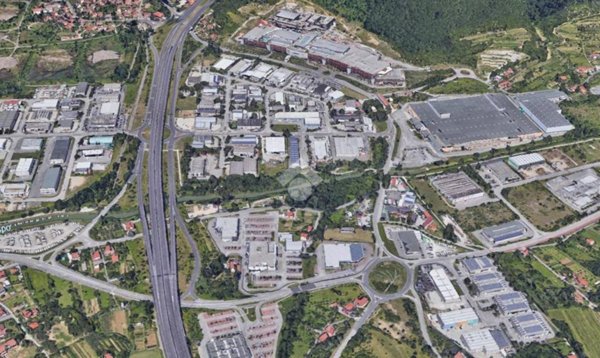 negozio in vendita a Muggia in zona Aquilinia