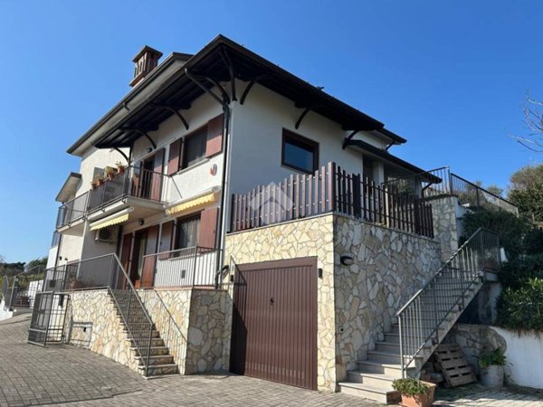 casa indipendente in vendita a Muggia