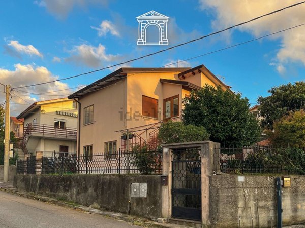 casa indipendente in vendita a Muggia in zona Aquilinia