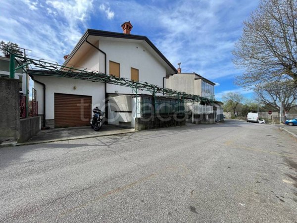 negozio in vendita a Muggia in zona Aquilinia