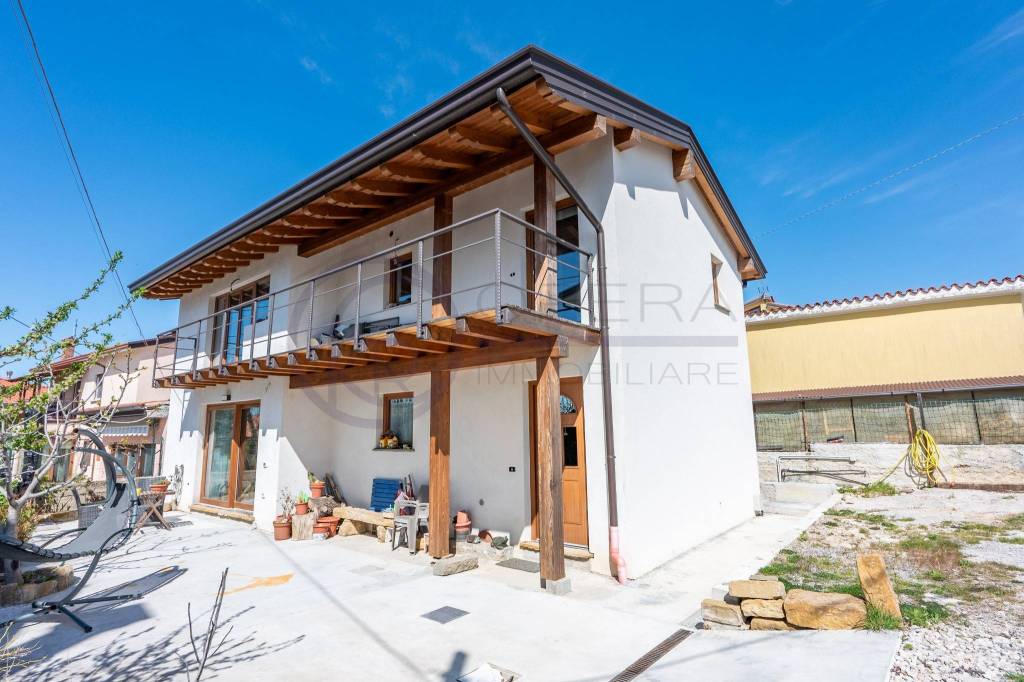 casa indipendente in vendita a Muggia in zona Santa Barbara