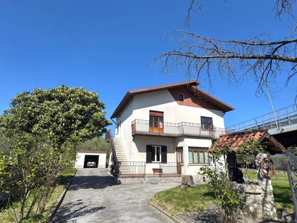 appartamento in vendita a Muggia in zona Farnei