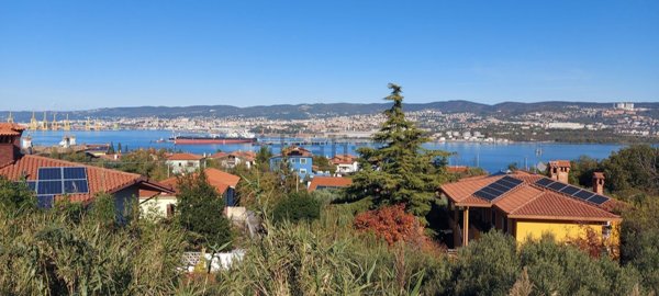 casa indipendente in vendita a Muggia in zona Santa Barbara