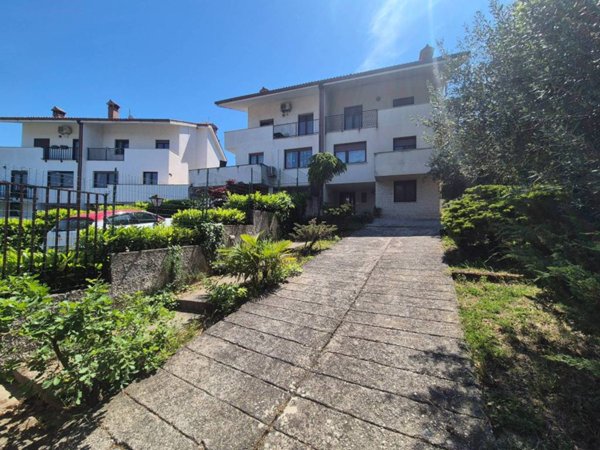 casa indipendente in vendita a Muggia in zona Santa Barbara
