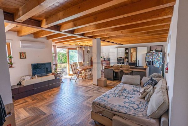 casa indipendente in vendita a Muggia in zona Santa Barbara