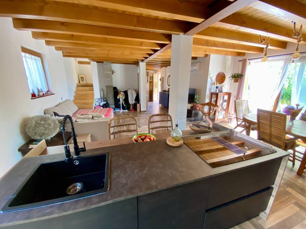 casa indipendente in vendita a Muggia in zona Santa Barbara