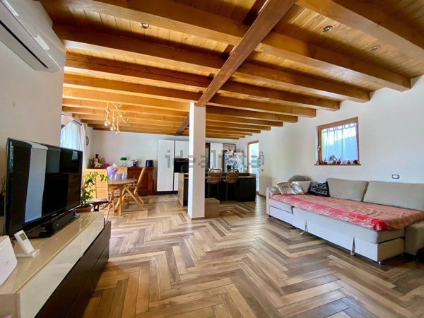 casa indipendente in vendita a Muggia in zona Santa Barbara