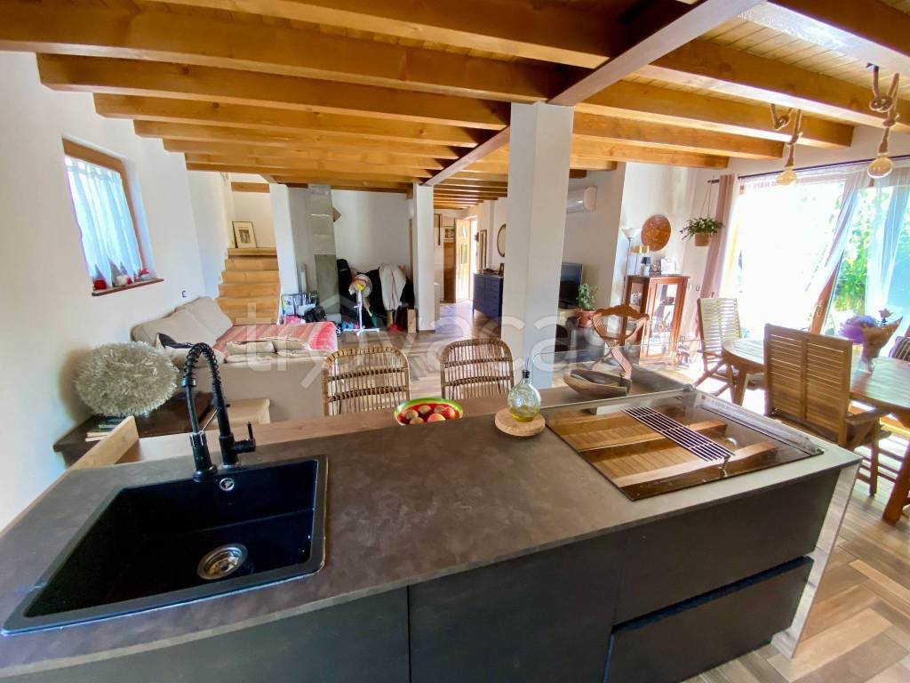 casa indipendente in vendita a Muggia in zona Santa Barbara