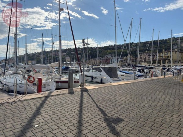 appartamento in vendita a Muggia in zona Zindis