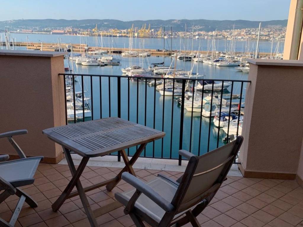 appartamento in vendita a Muggia in zona Zindis