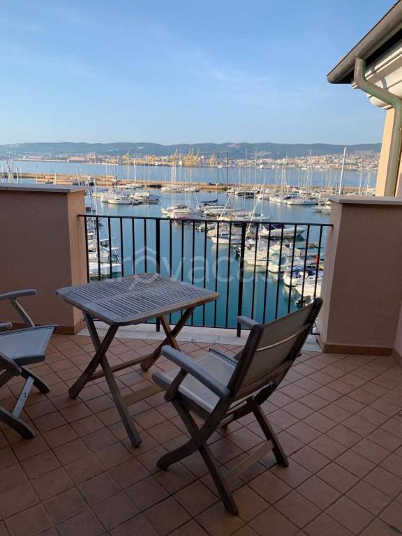 appartamento in vendita a Muggia in zona Zindis