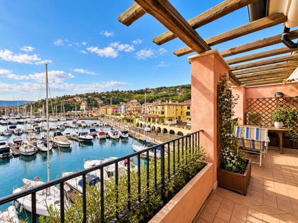 appartamento in vendita a Muggia in zona Zindis
