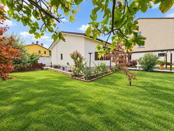 casa indipendente in vendita a Muggia