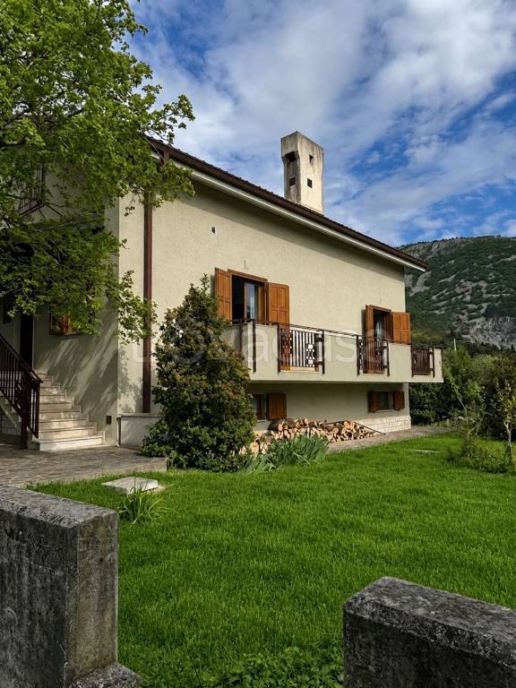 casa indipendente a San Dorligo della Valle in zona Bagnoli della Rosandra