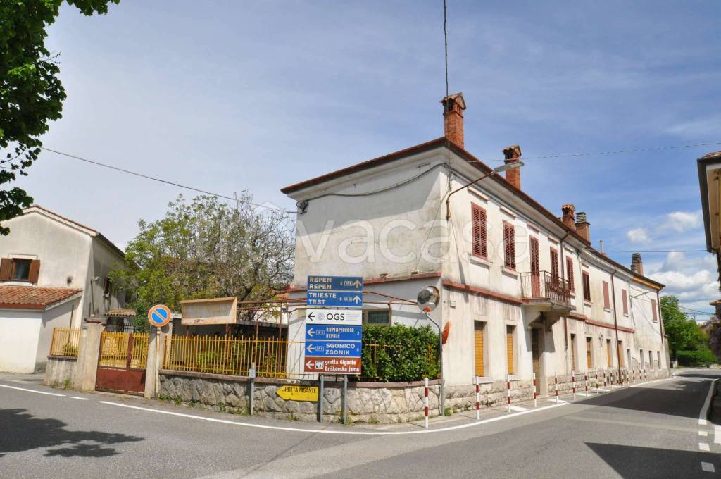 negozio in vendita a Sgonico in zona Borgo Grotta Gigante